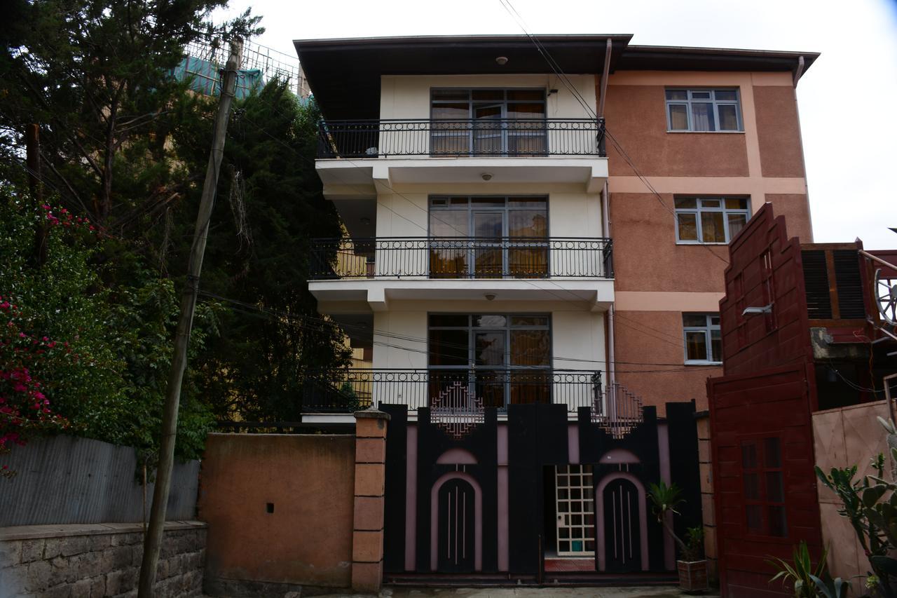 The Hive Guest House Addis Abeba Buitenkant foto
